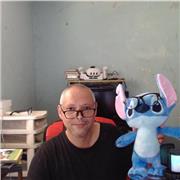 Insegnante internazionale di spagnolo con accento portoricano